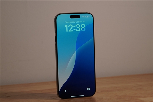 蘋果放棄藥丸屏！iPhone 18 Pro系列屏幕曝光：回歸單挖孔